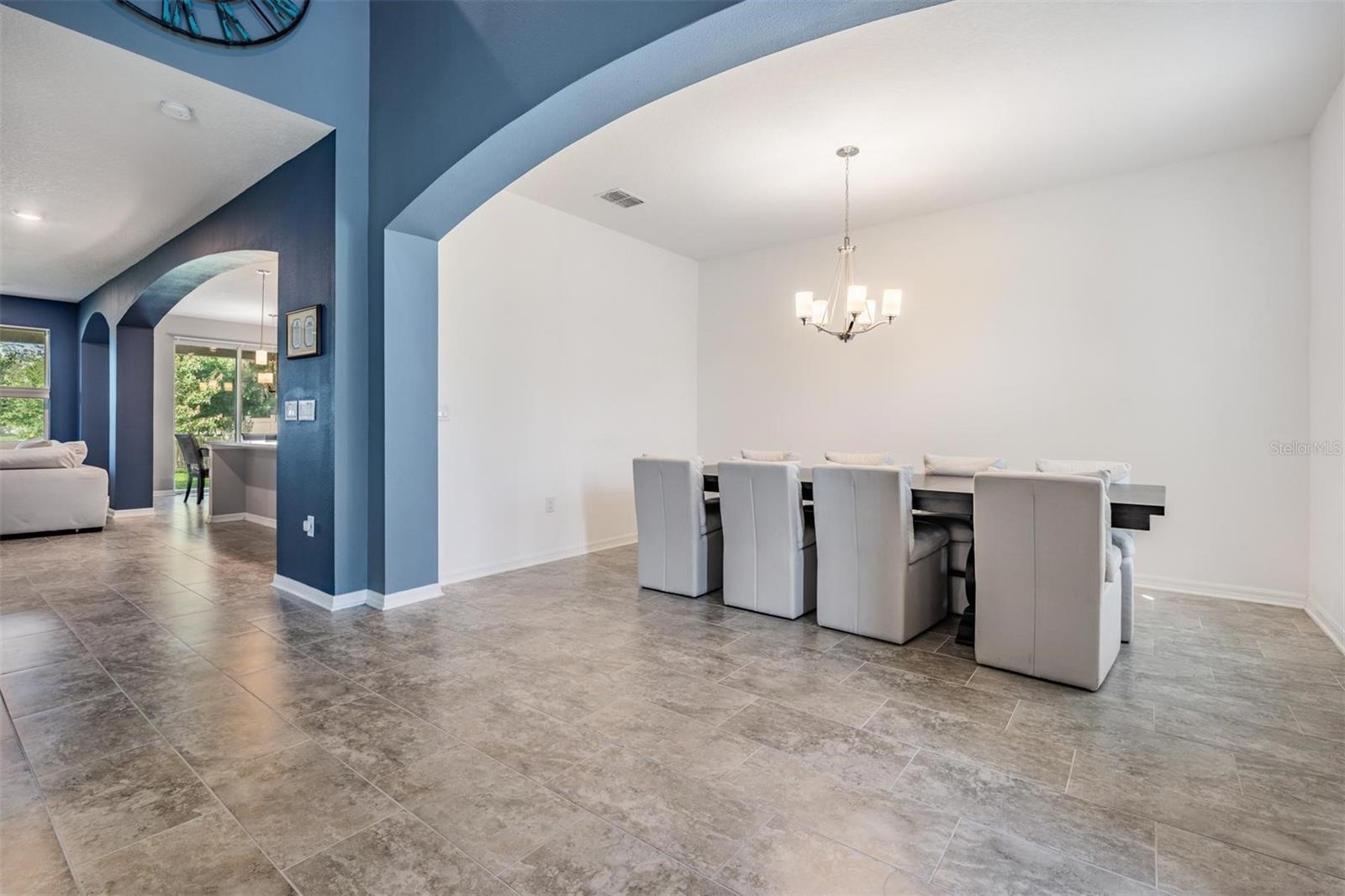 Listing photo id 4 for 5416 Camberwell Lane