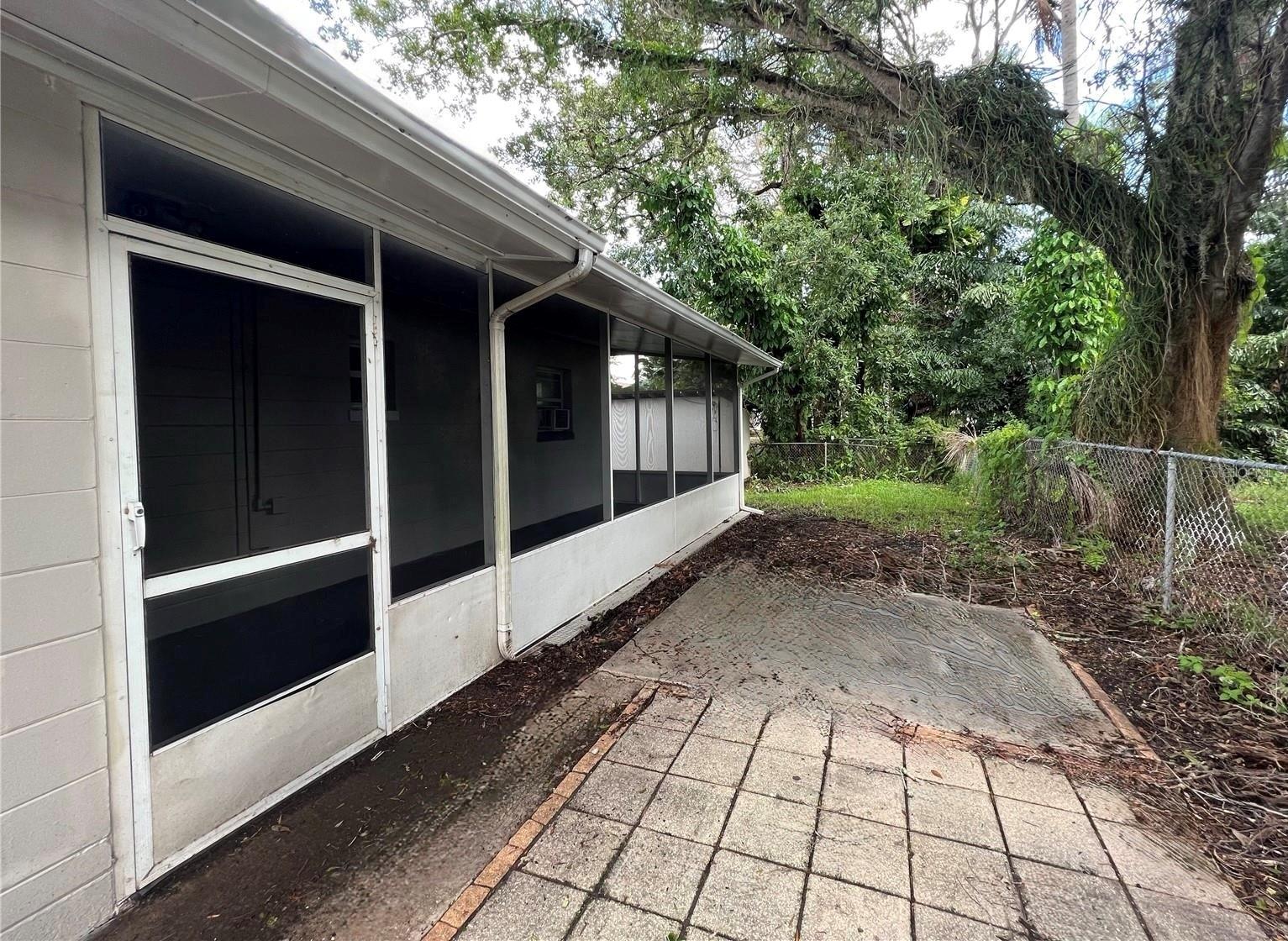 Image 2 of 11 For 5843 114th Terrace N