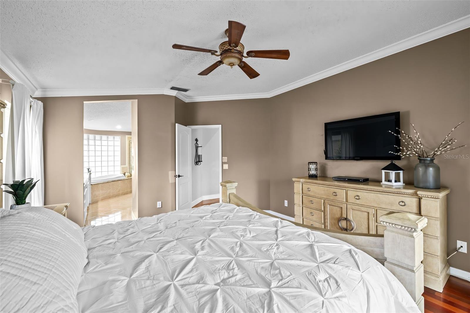 Image 21 of 43 For 16804 Windsor Park Drive