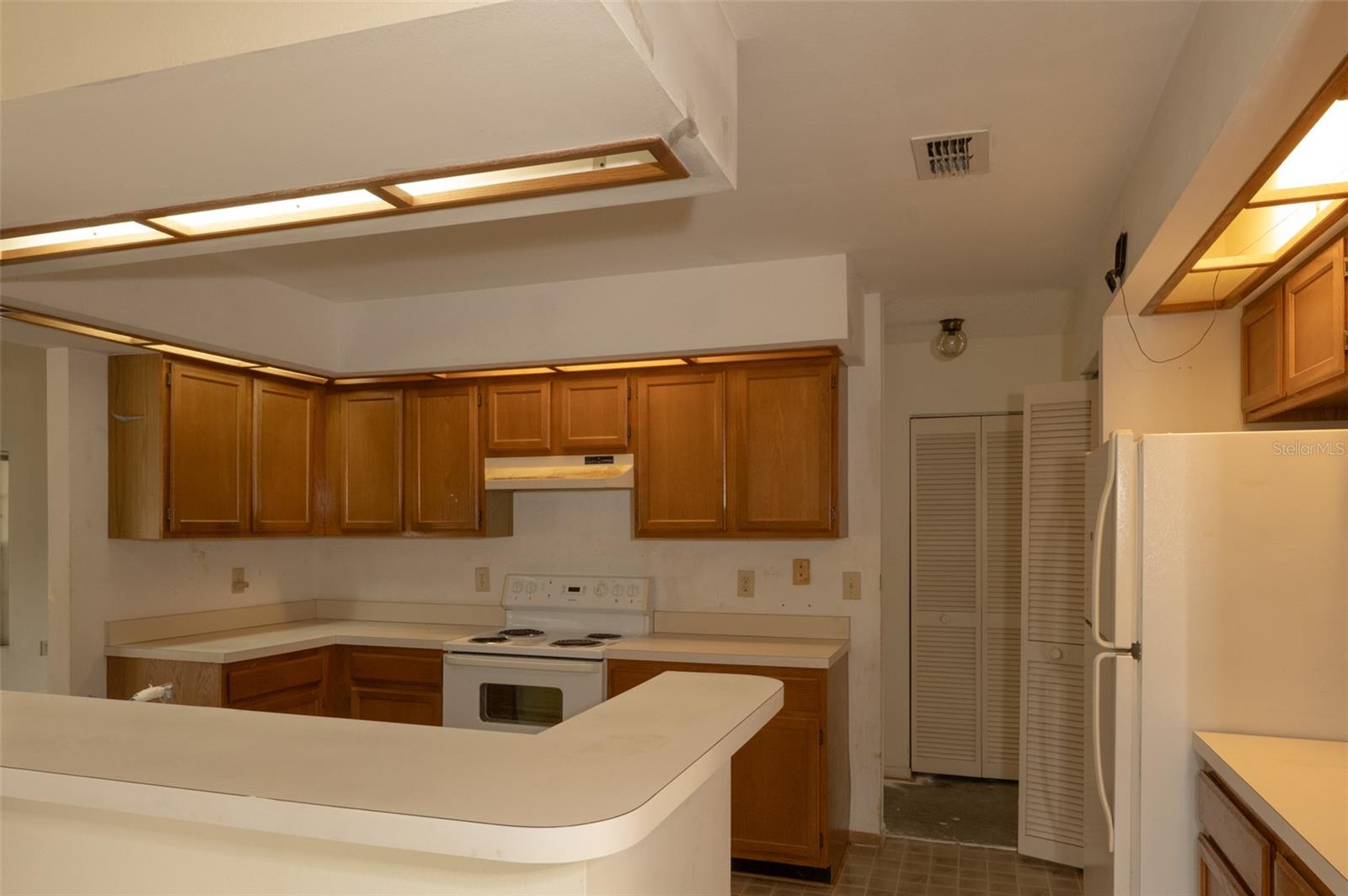 Image 16 of 70 For 13218 Parkhurst Court