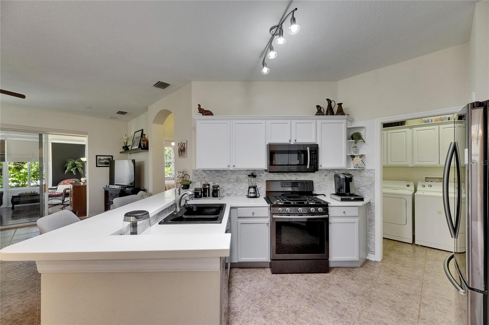 Image 12 of 73 For 2068 Sifield Greens Way 10