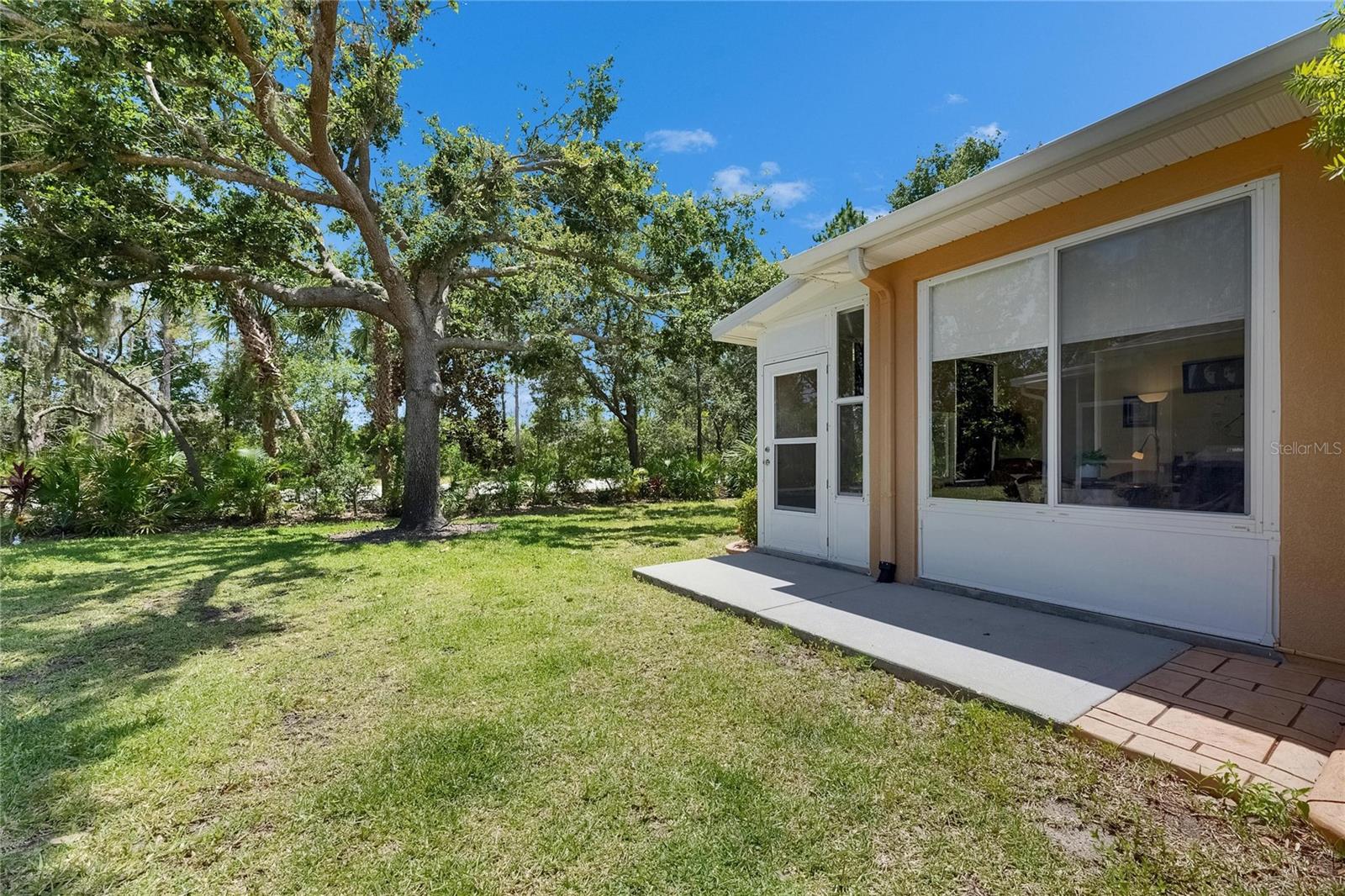 Image 43 of 73 For 2068 Sifield Greens Way 10