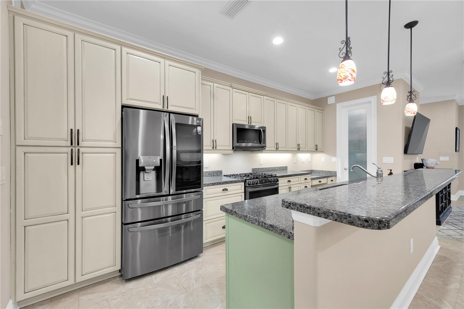 Image 10 of 39 For 3817 Dale Avenue 2