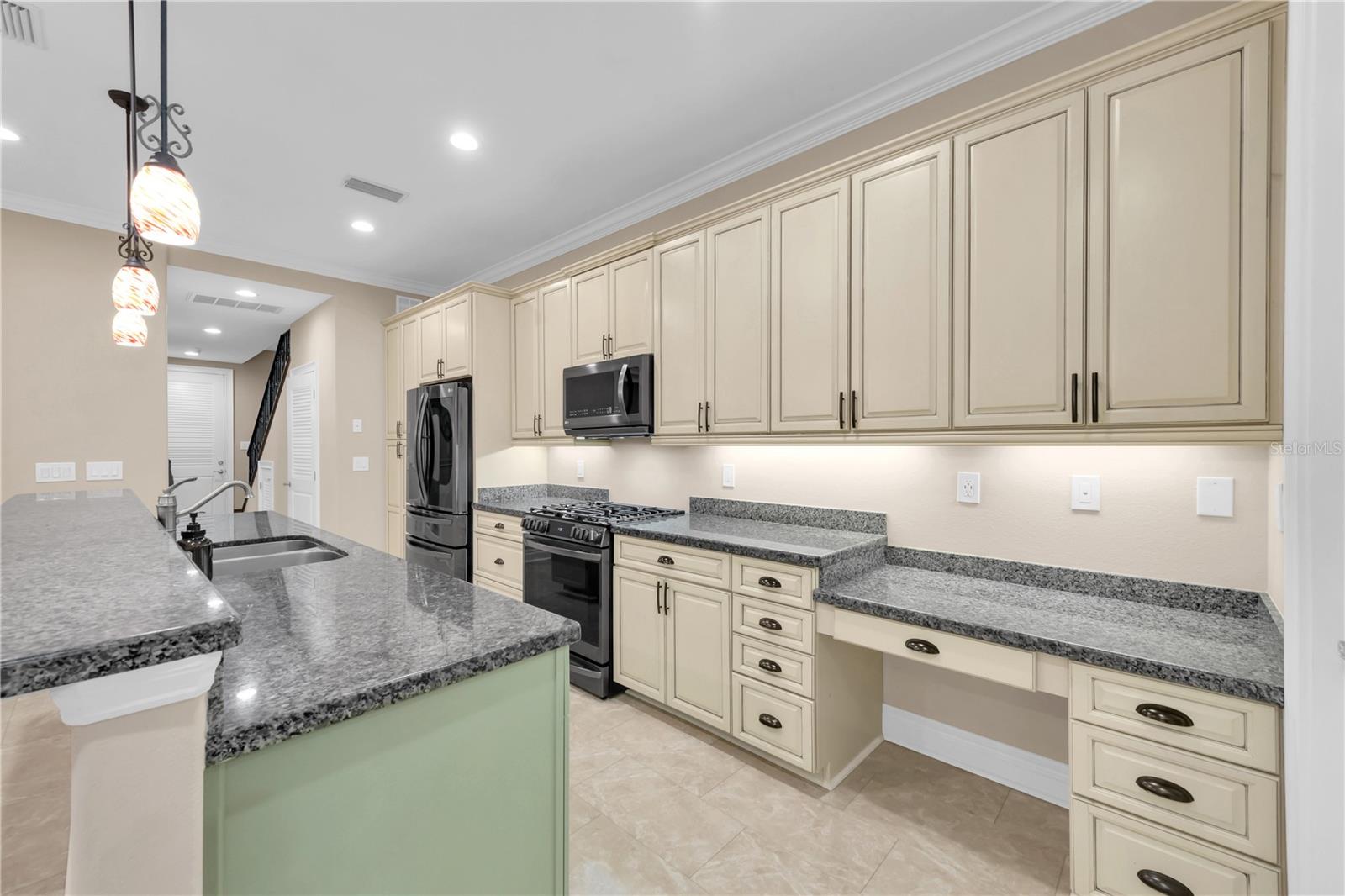 Image 11 of 39 For 3817 Dale Avenue 2