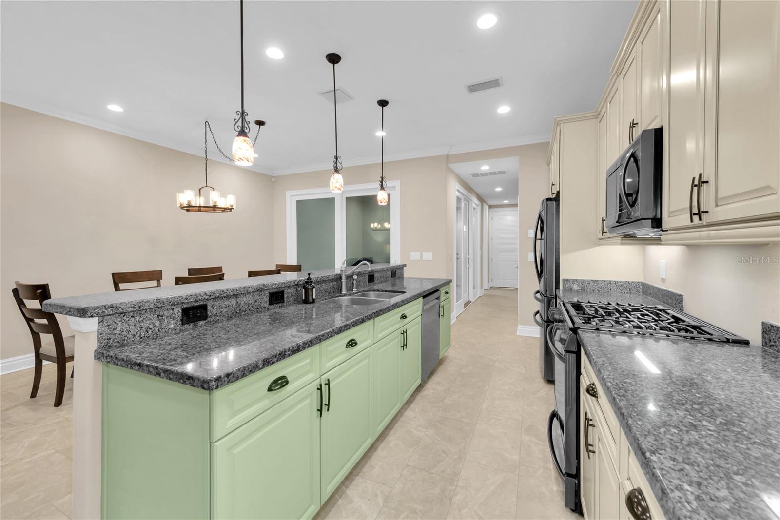 Image 12 of 39 For 3817 Dale Avenue 2