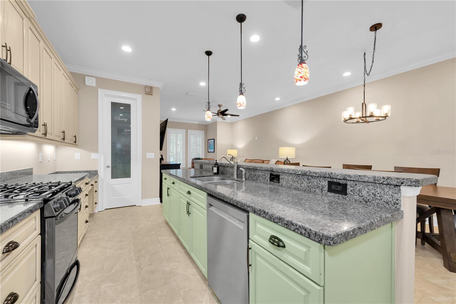 Image 13 of 39 For 3817 Dale Avenue 2