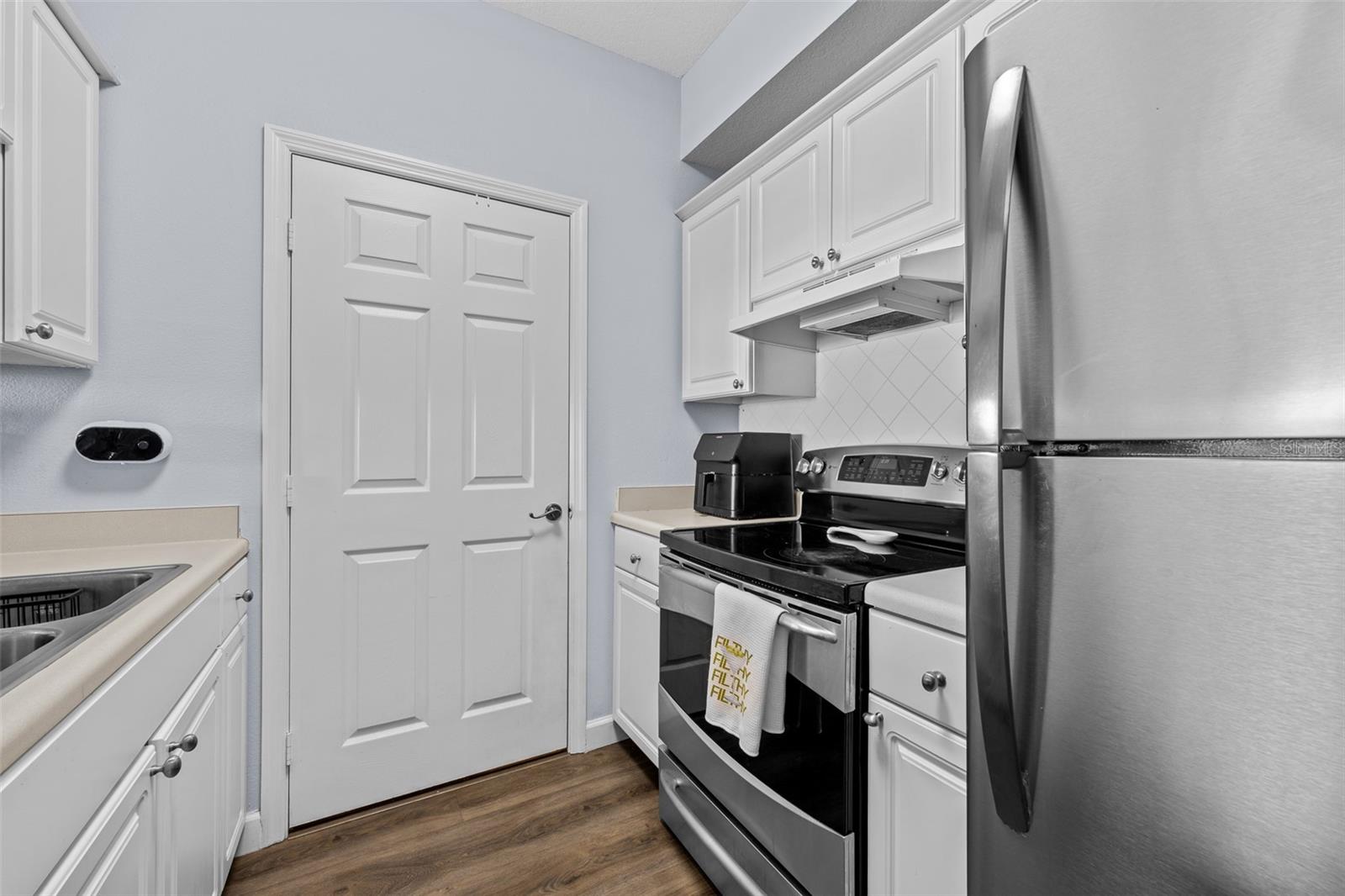 Image 10 of 34 For 800 Dakota Avenue 241