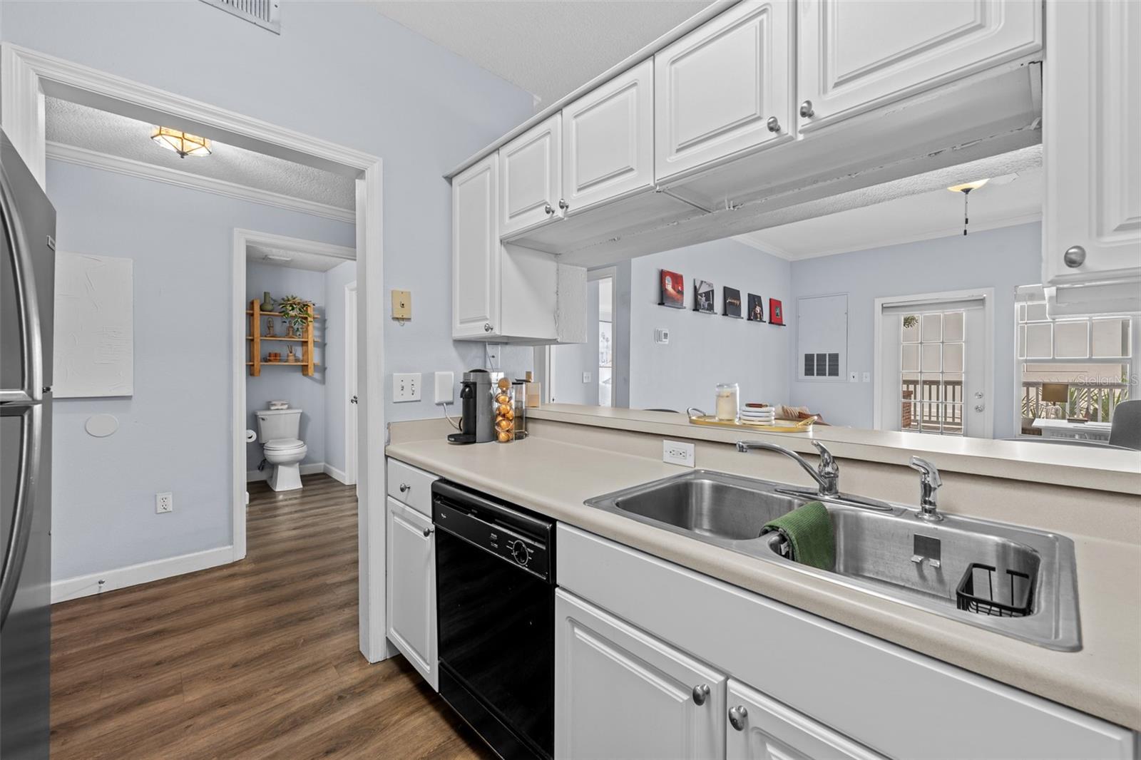 Image 11 of 34 For 800 Dakota Avenue 241