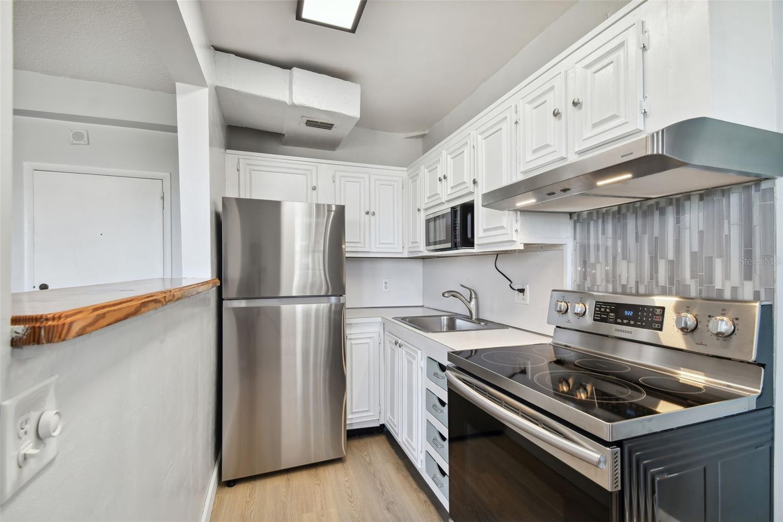 Image 18 of 30 For 2109 Bayshore Boulevard 809