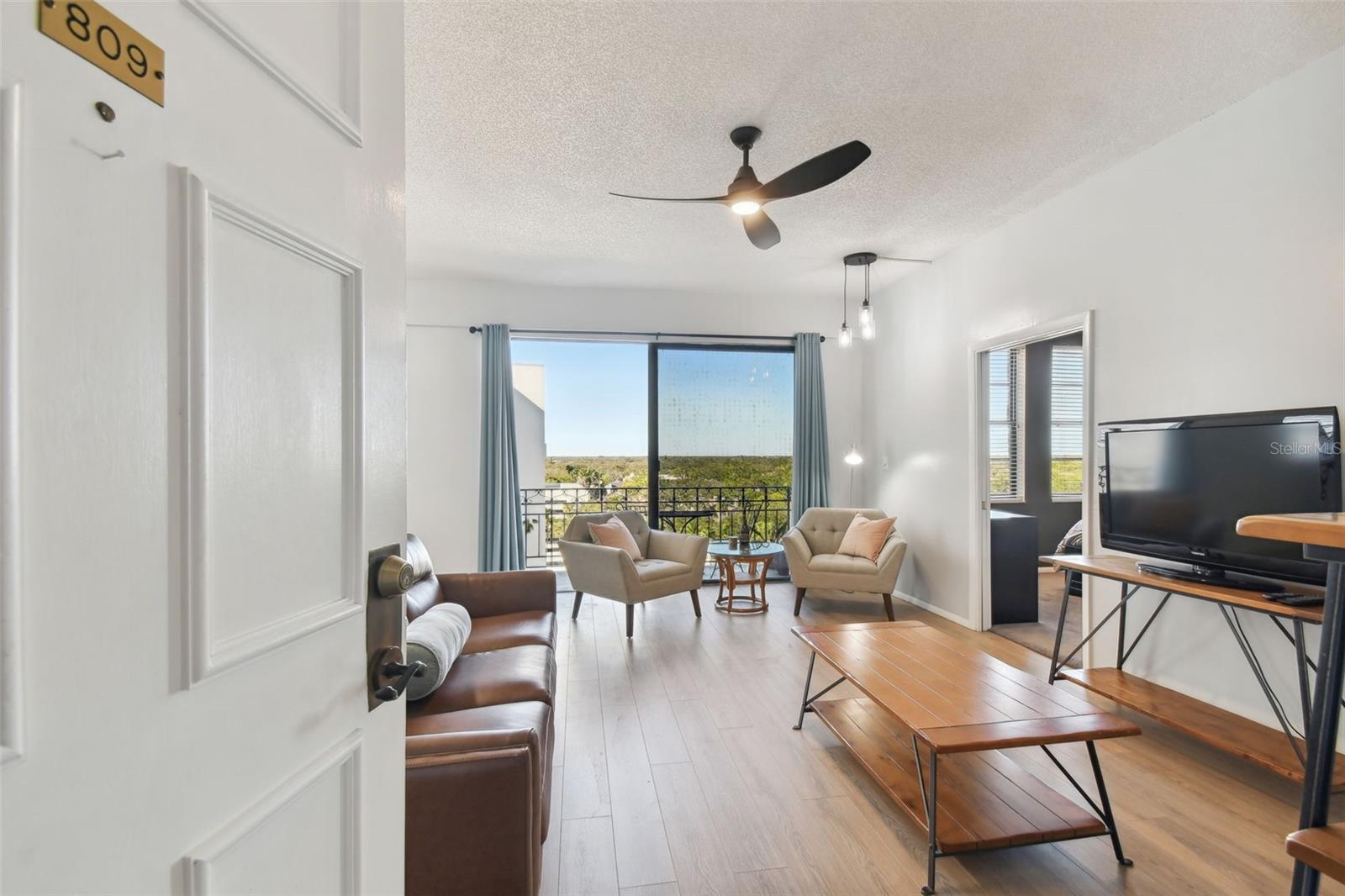 Image 2 of 30 For 2109 Bayshore Boulevard 809