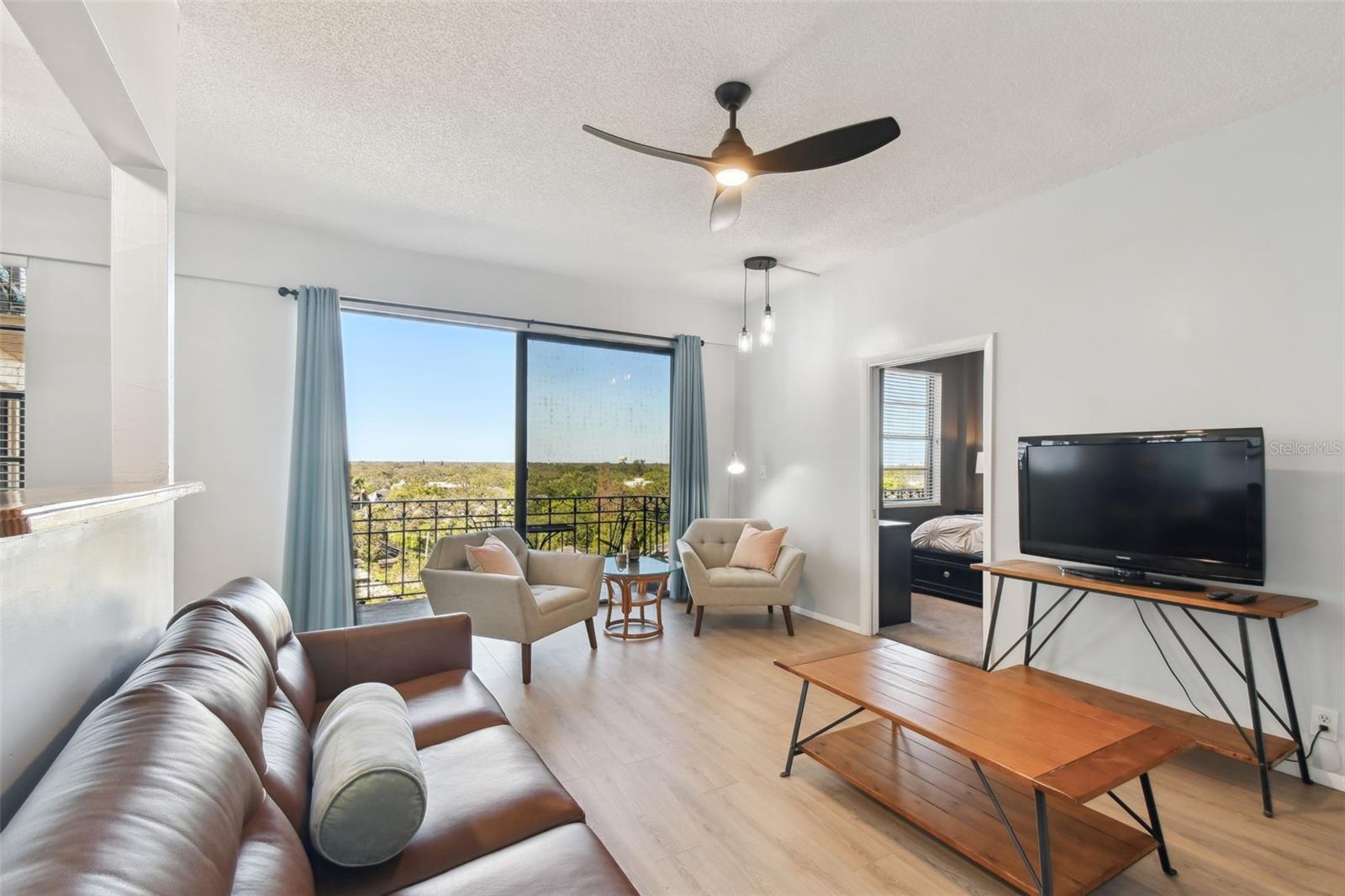 Image 3 of 30 For 2109 Bayshore Boulevard 809
