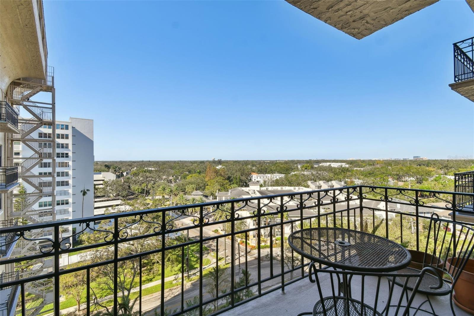Image 9 of 30 For 2109 Bayshore Boulevard 809