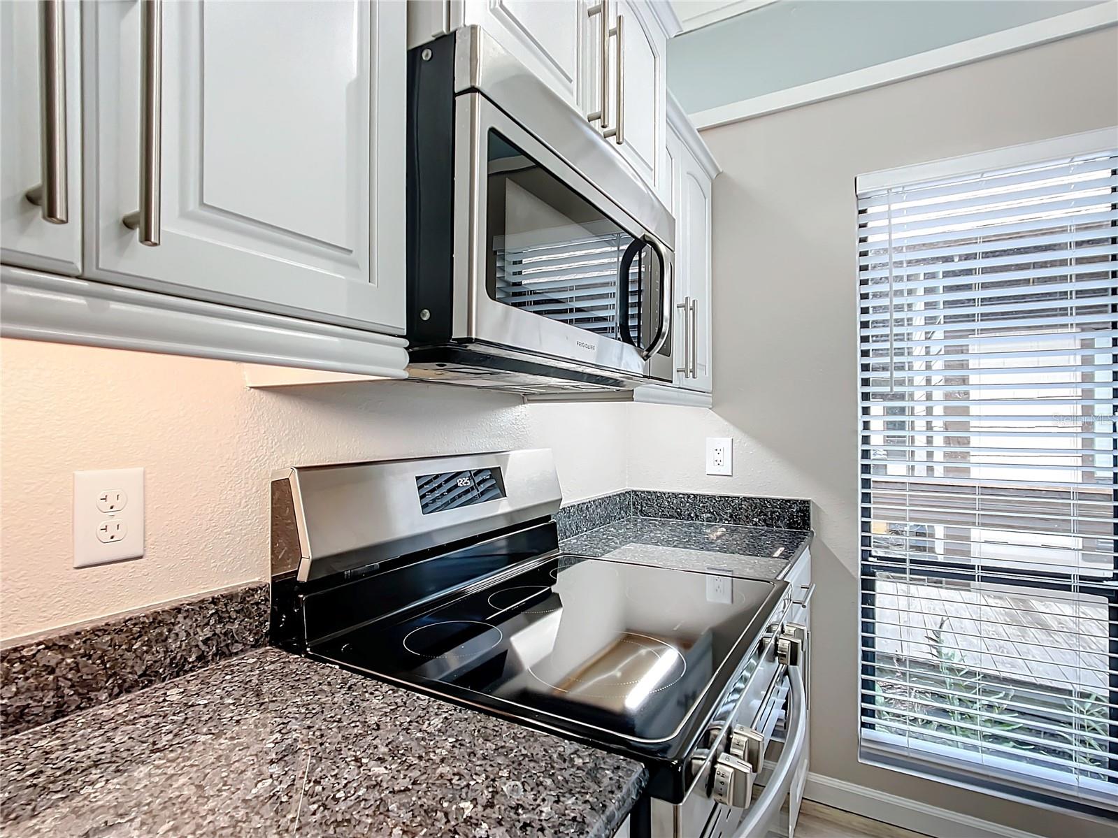 Image 10 of 40 For 2695 Seabreeze Point I1