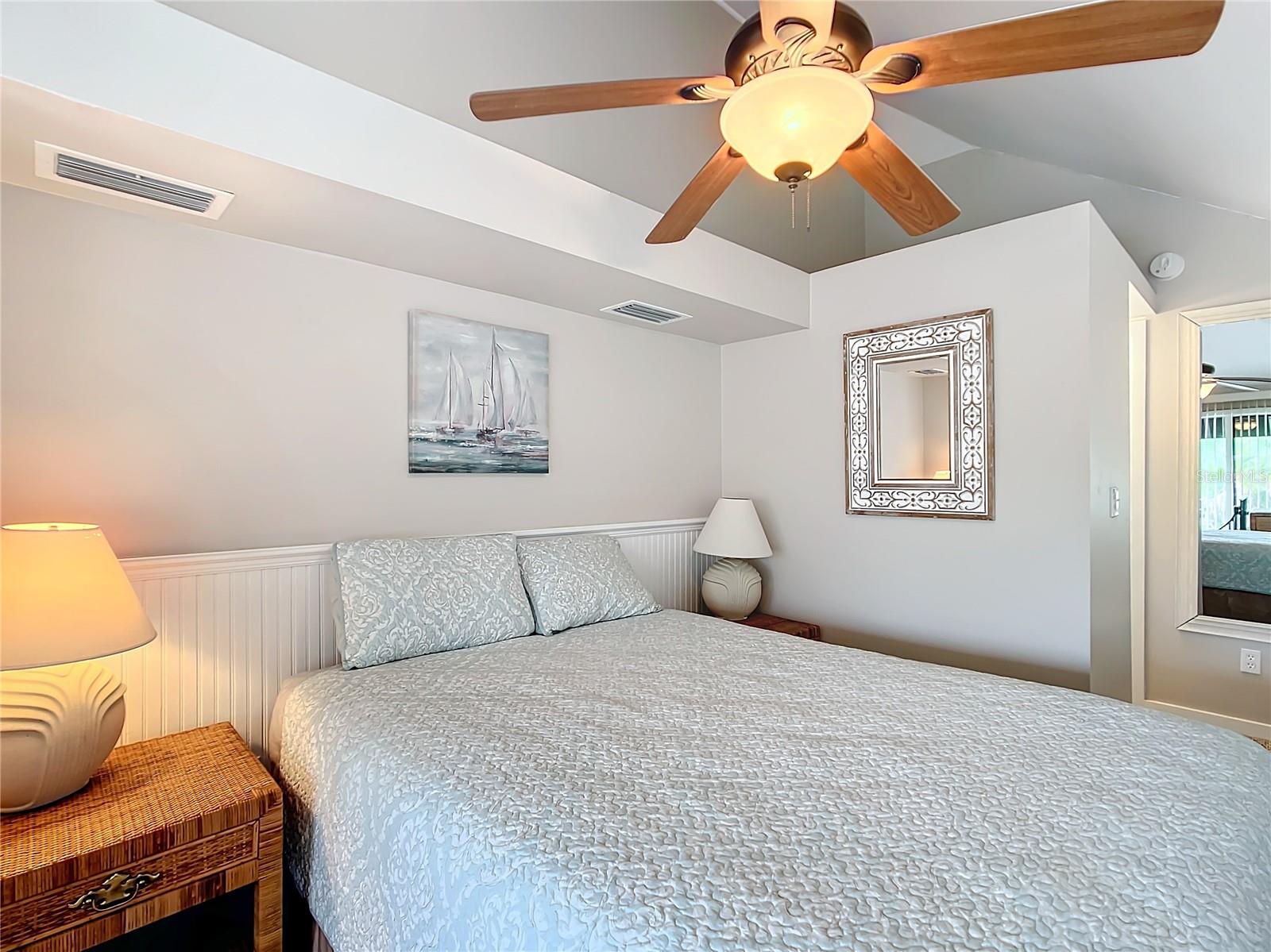 Image 19 of 40 For 2695 Seabreeze Point I1