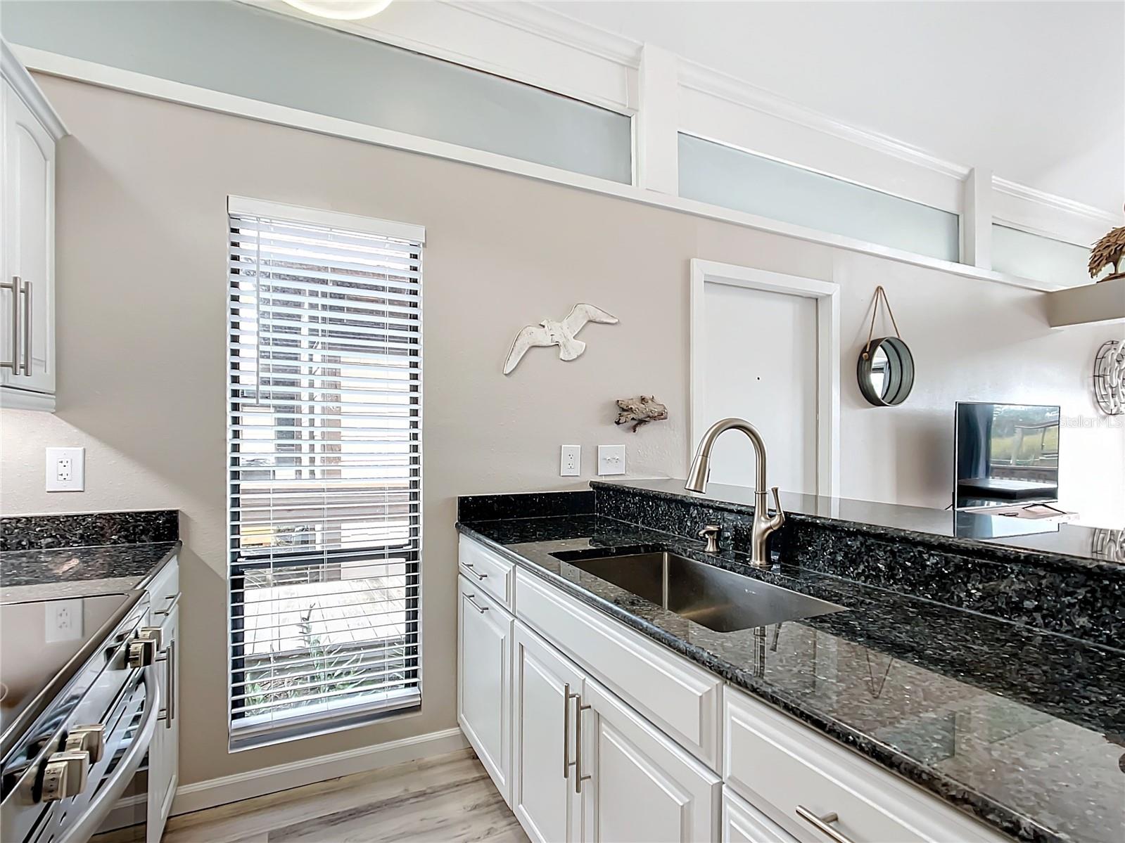 Image 9 of 40 For 2695 Seabreeze Point I1