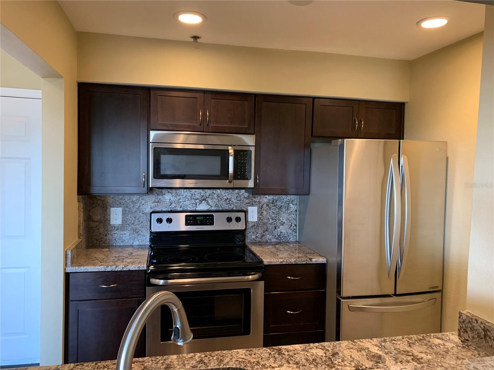 Image 6 of 32 For 1000 Horatio Street 322
