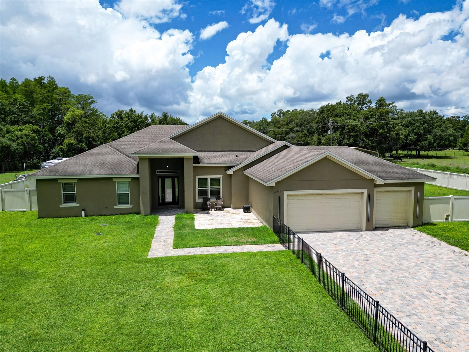 Image 8 of 85 For 16220 Lake Armistead Way
