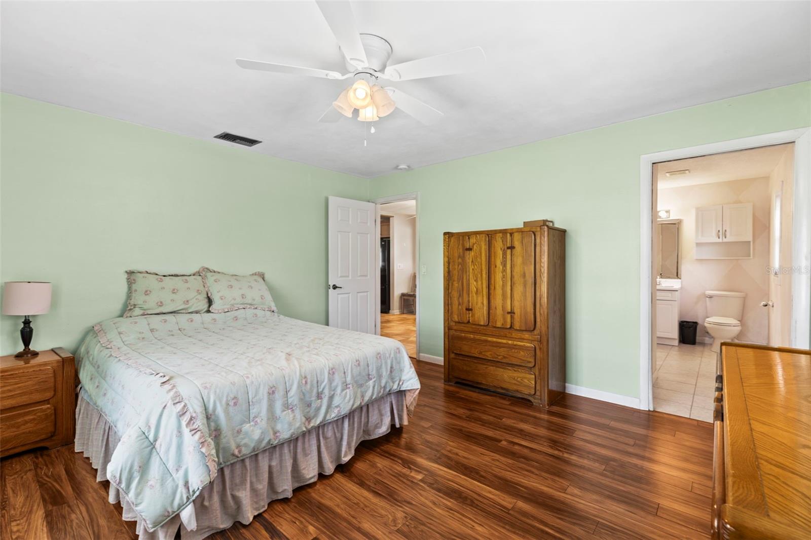 Image 20 of 41 For 1140 Mcfarland Street