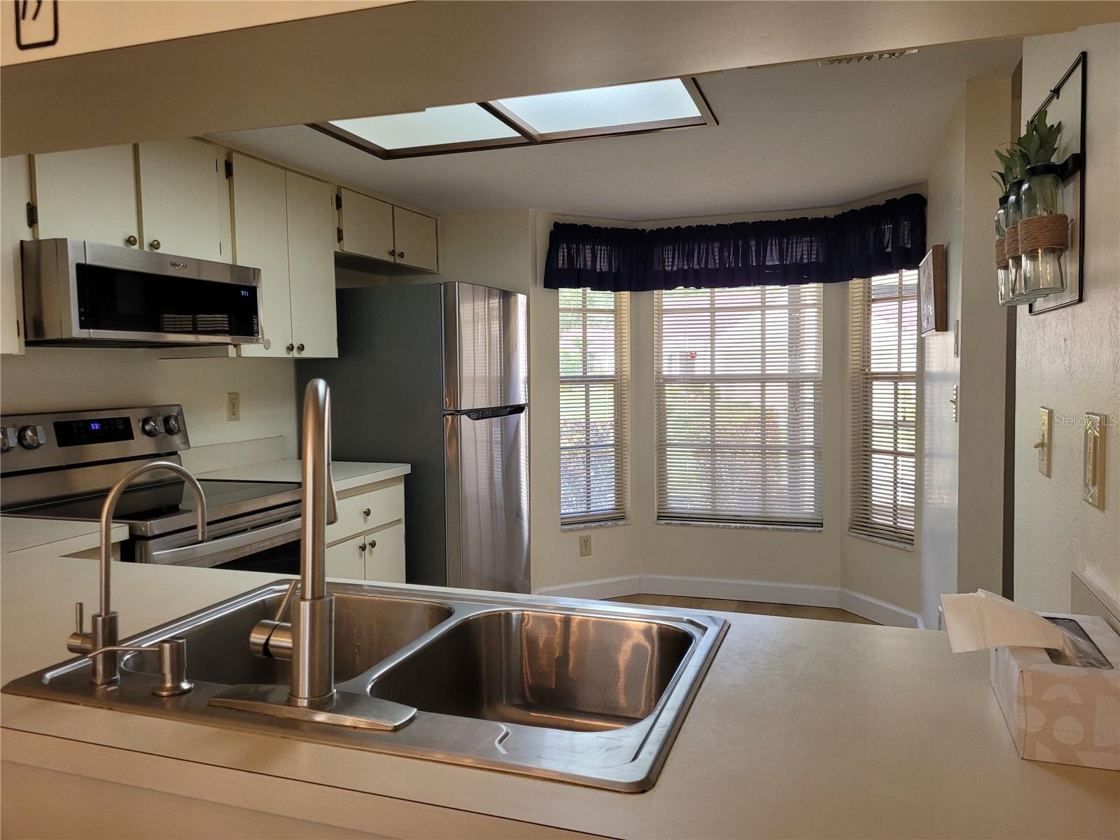 Image 5 of 23 For 946 Madrid Drive