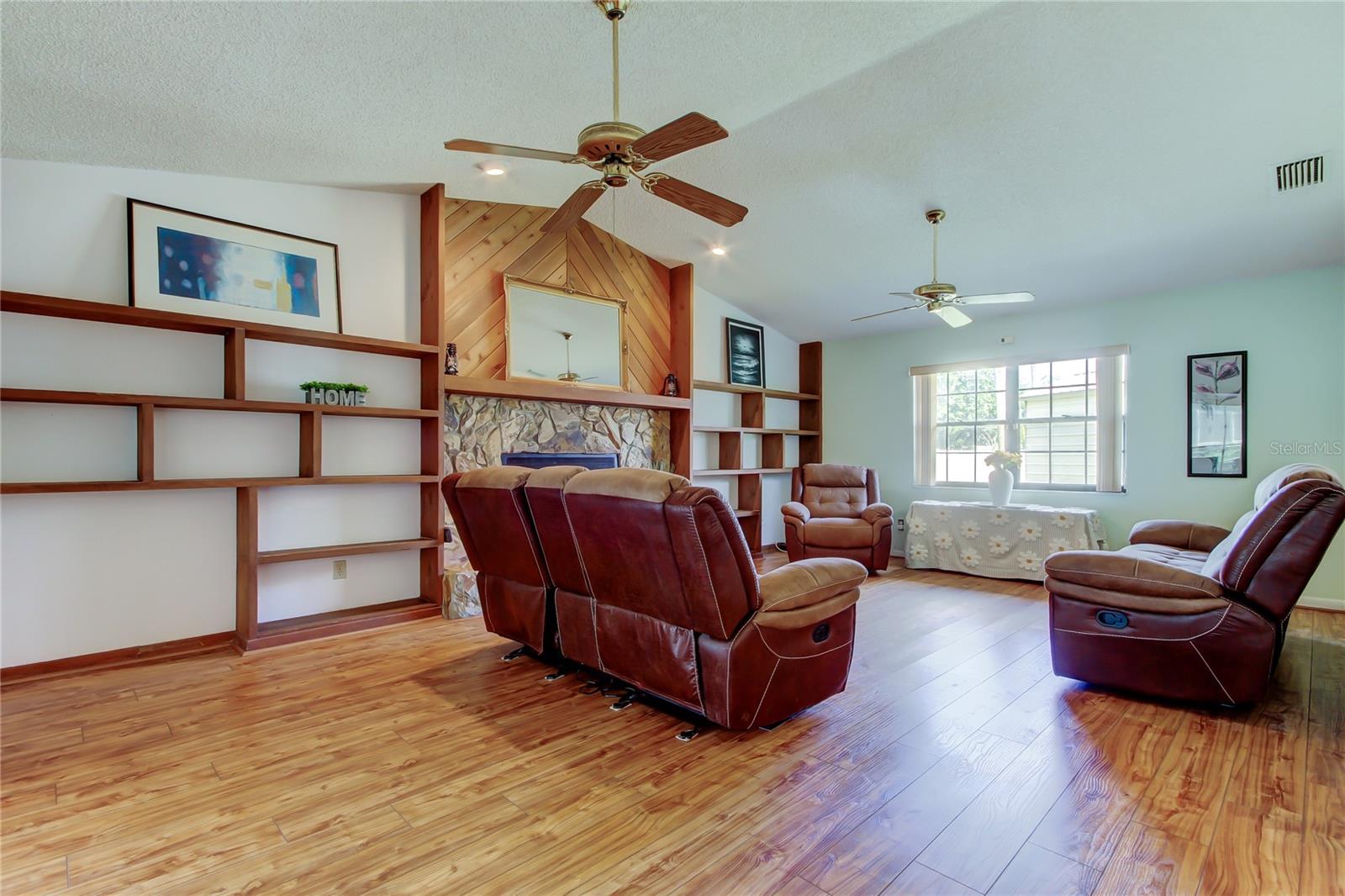 Image 18 of 57 For 107 Garland Cir