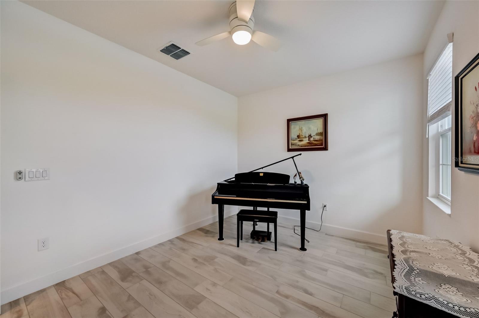 Listing photo id 12 for 5413 Wishing Arch Drive