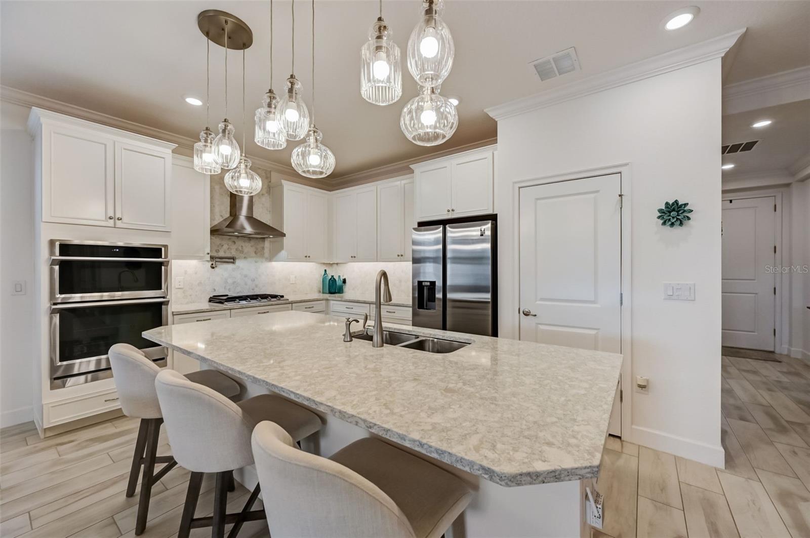 Listing photo id 4 for 5413 Wishing Arch Drive