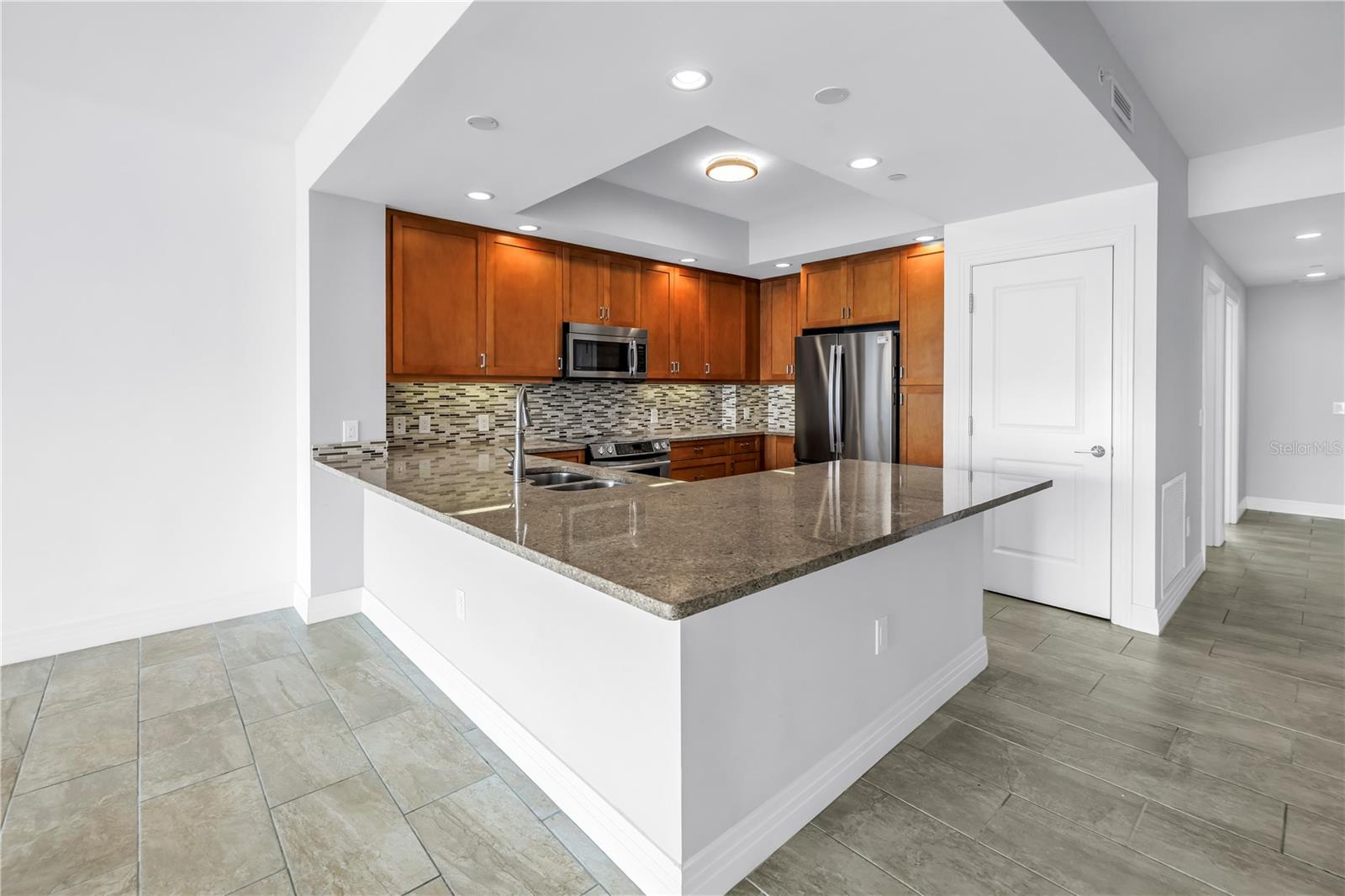 Listing photo id 11 for 1325 Snell Isle Boulevard Ne 505