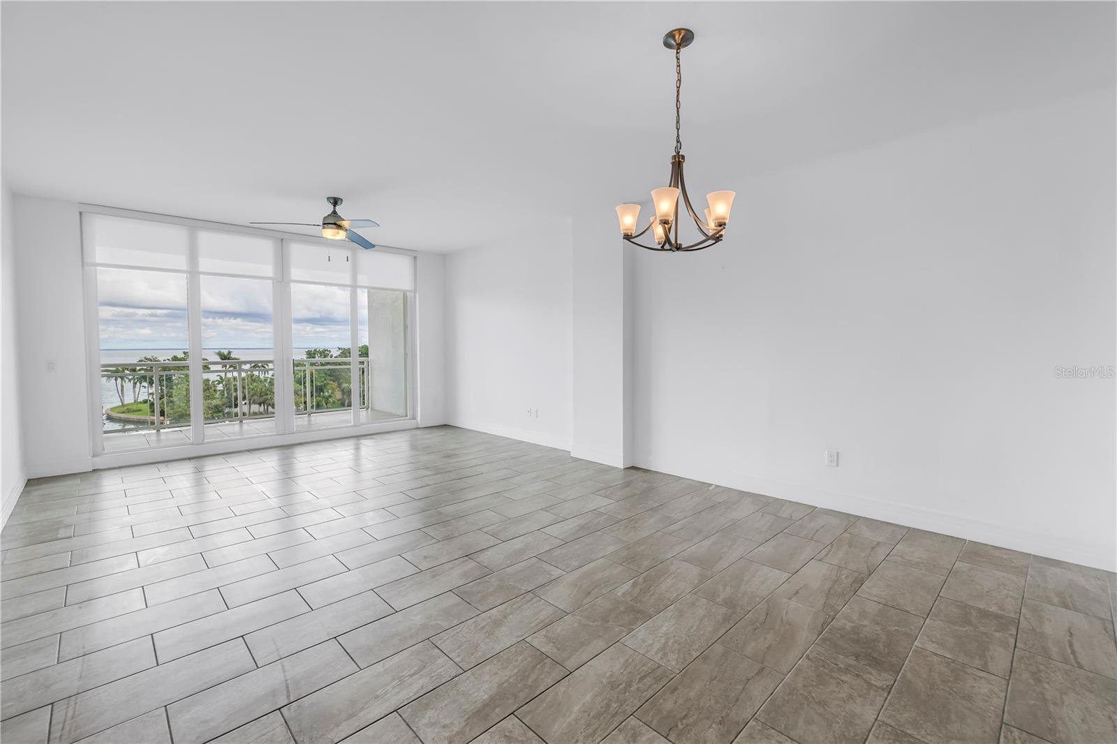 Listing photo id 12 for 1325 Snell Isle Boulevard Ne 505