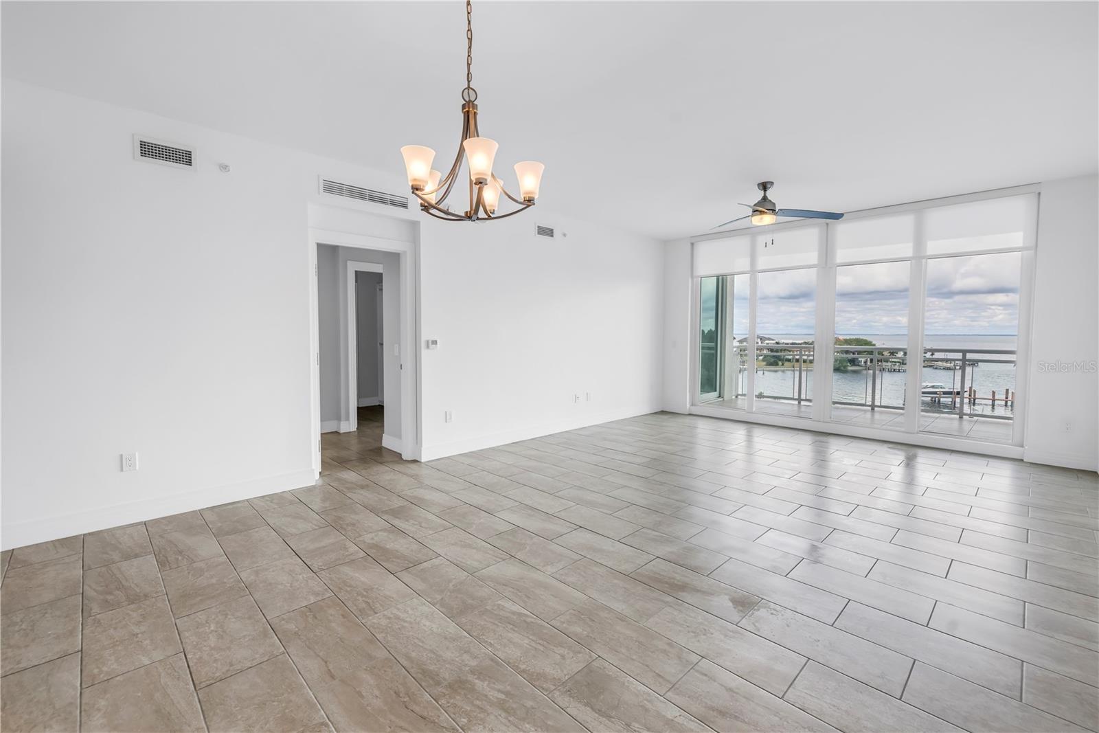 Listing photo id 13 for 1325 Snell Isle Boulevard Ne 505