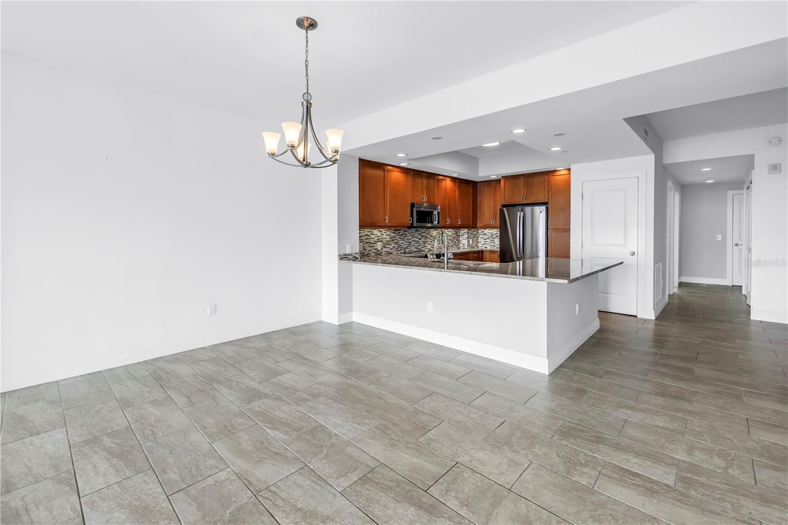 Listing photo id 14 for 1325 Snell Isle Boulevard Ne 505