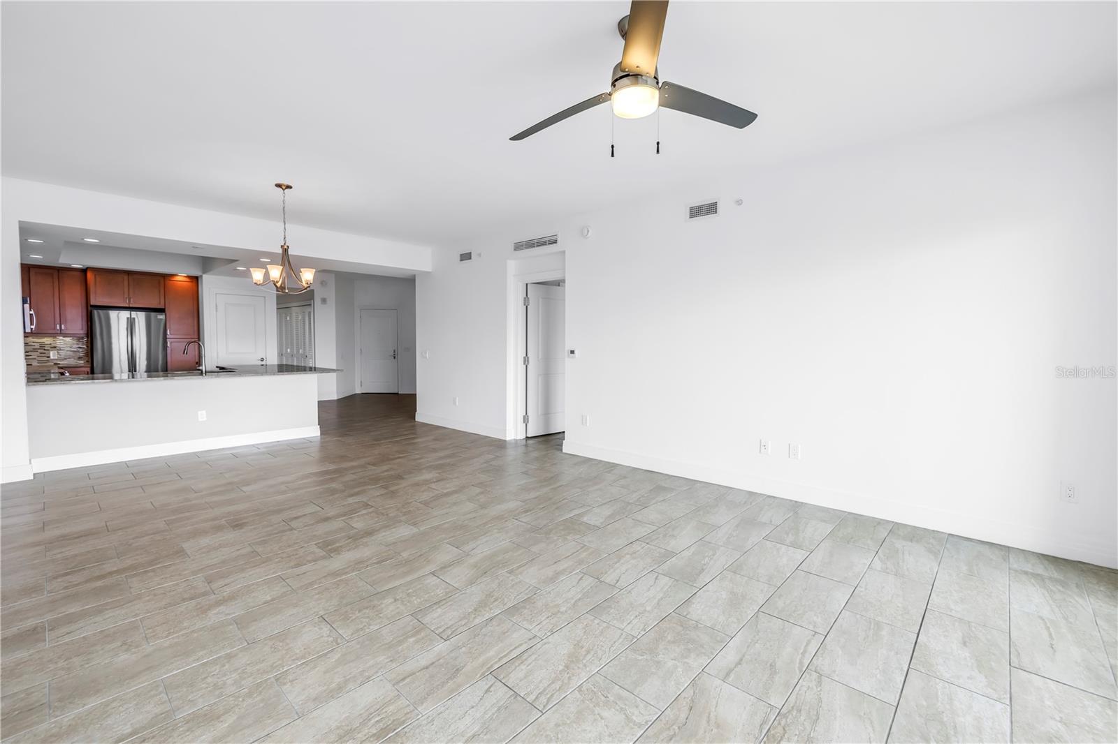 Listing photo id 16 for 1325 Snell Isle Boulevard Ne 505