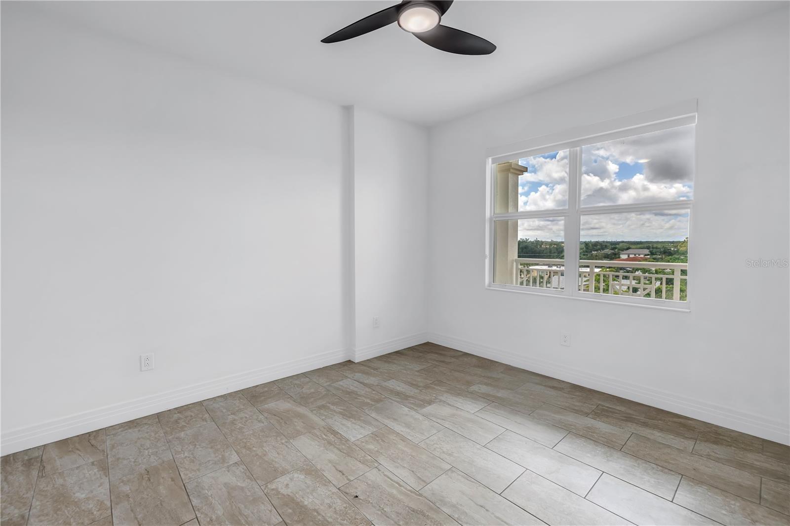 Listing photo id 17 for 1325 Snell Isle Boulevard Ne 505