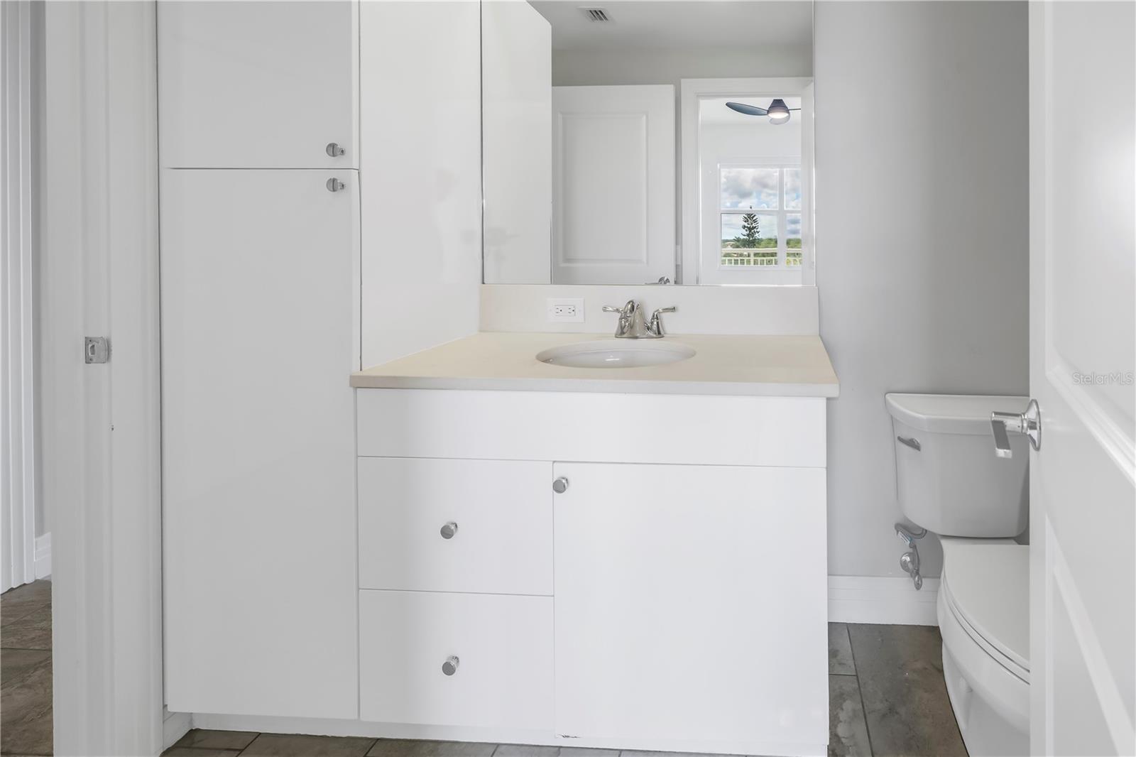 Listing photo id 19 for 1325 Snell Isle Boulevard Ne 505