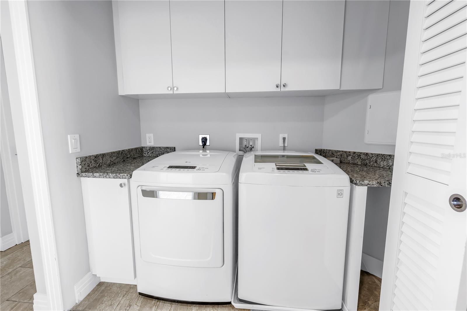 Listing photo id 21 for 1325 Snell Isle Boulevard Ne 505