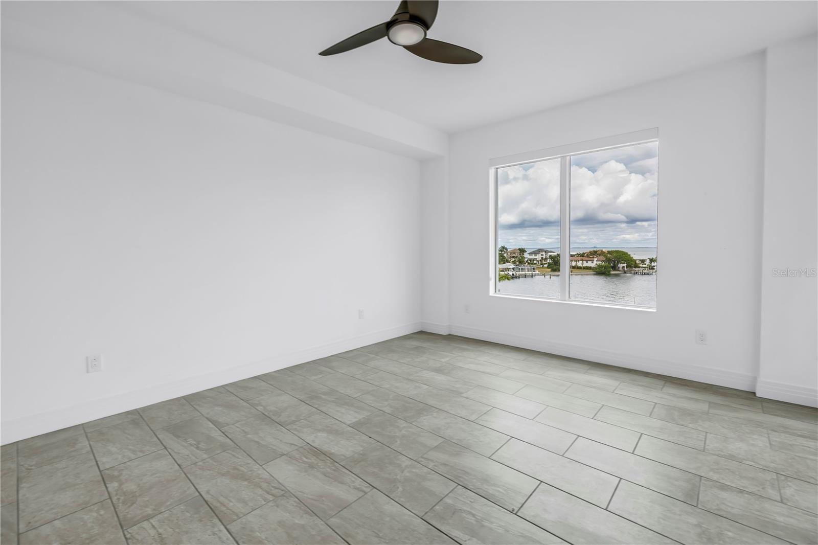 Listing photo id 22 for 1325 Snell Isle Boulevard Ne 505