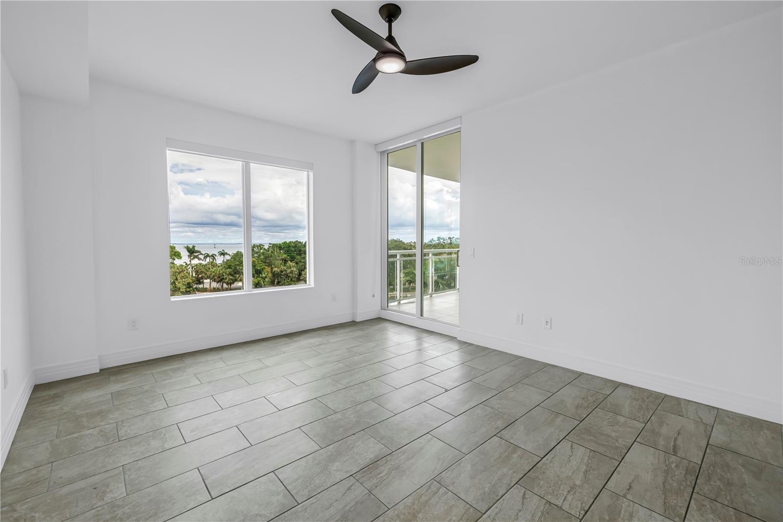 Listing photo id 23 for 1325 Snell Isle Boulevard Ne 505