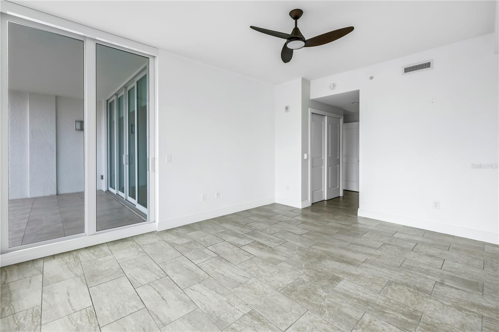 Listing photo id 24 for 1325 Snell Isle Boulevard Ne 505