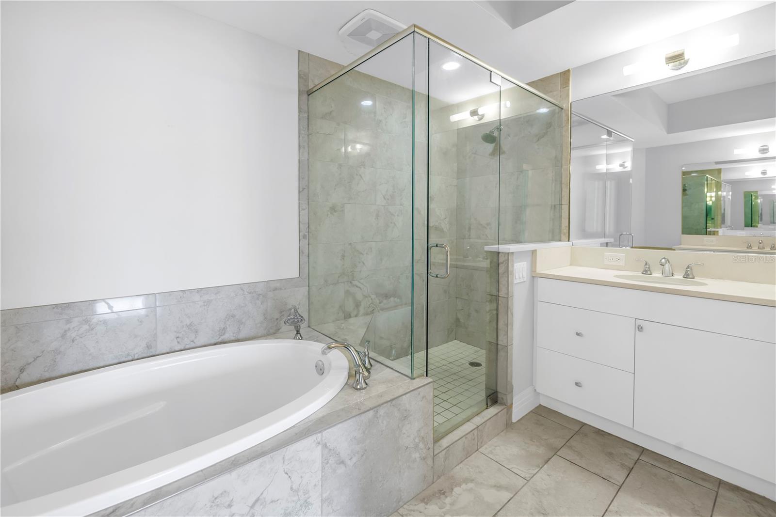 Listing photo id 27 for 1325 Snell Isle Boulevard Ne 505