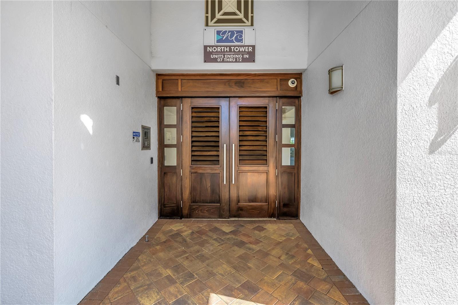 Listing photo id 1 for 1325 Snell Isle Boulevard Ne 505