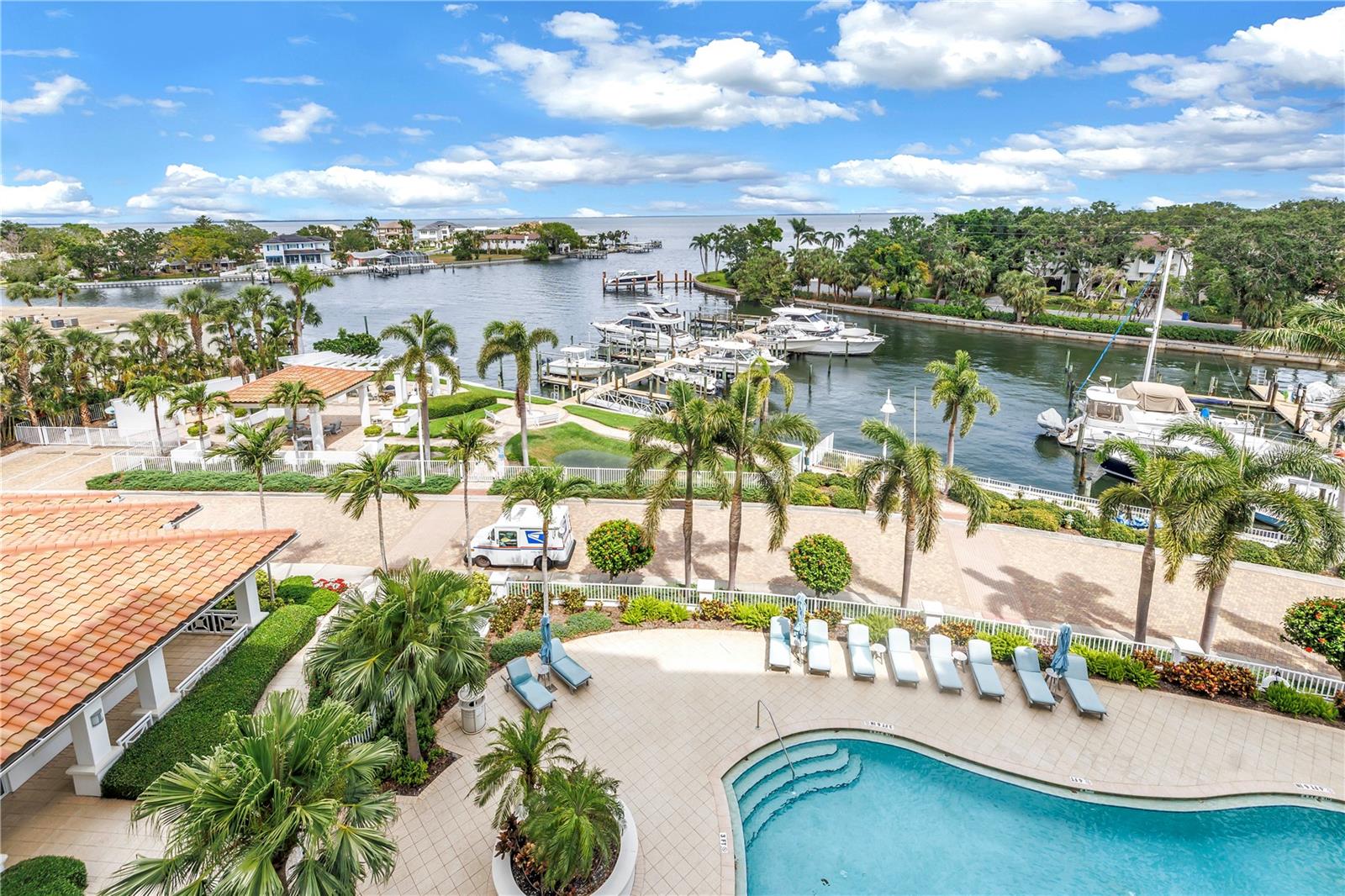 Listing photo id 32 for 1325 Snell Isle Boulevard Ne 505