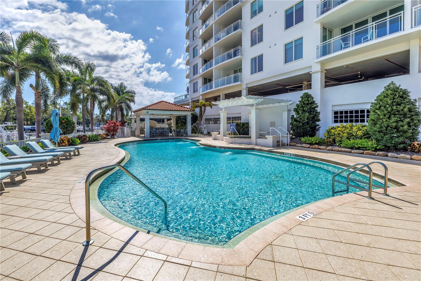 Listing photo id 33 for 1325 Snell Isle Boulevard Ne 505