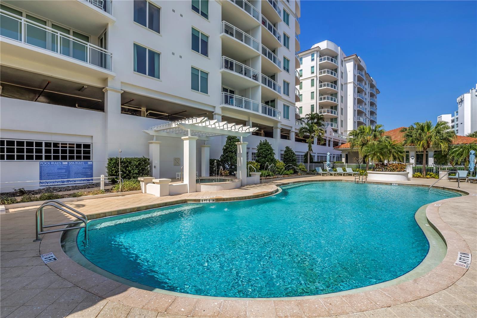 Listing photo id 34 for 1325 Snell Isle Boulevard Ne 505