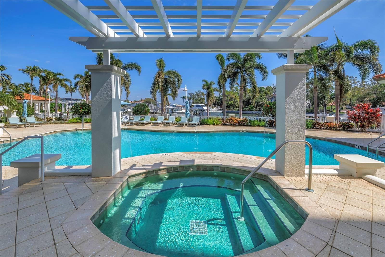 Listing photo id 35 for 1325 Snell Isle Boulevard Ne 505