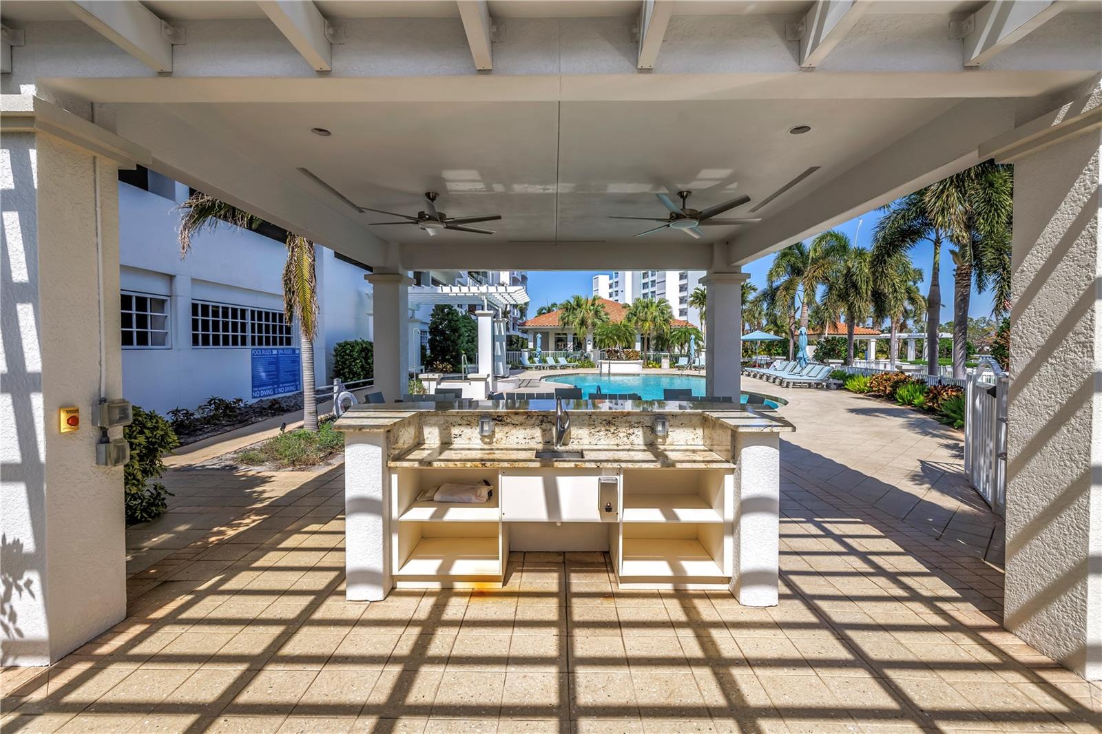Listing photo id 36 for 1325 Snell Isle Boulevard Ne 505