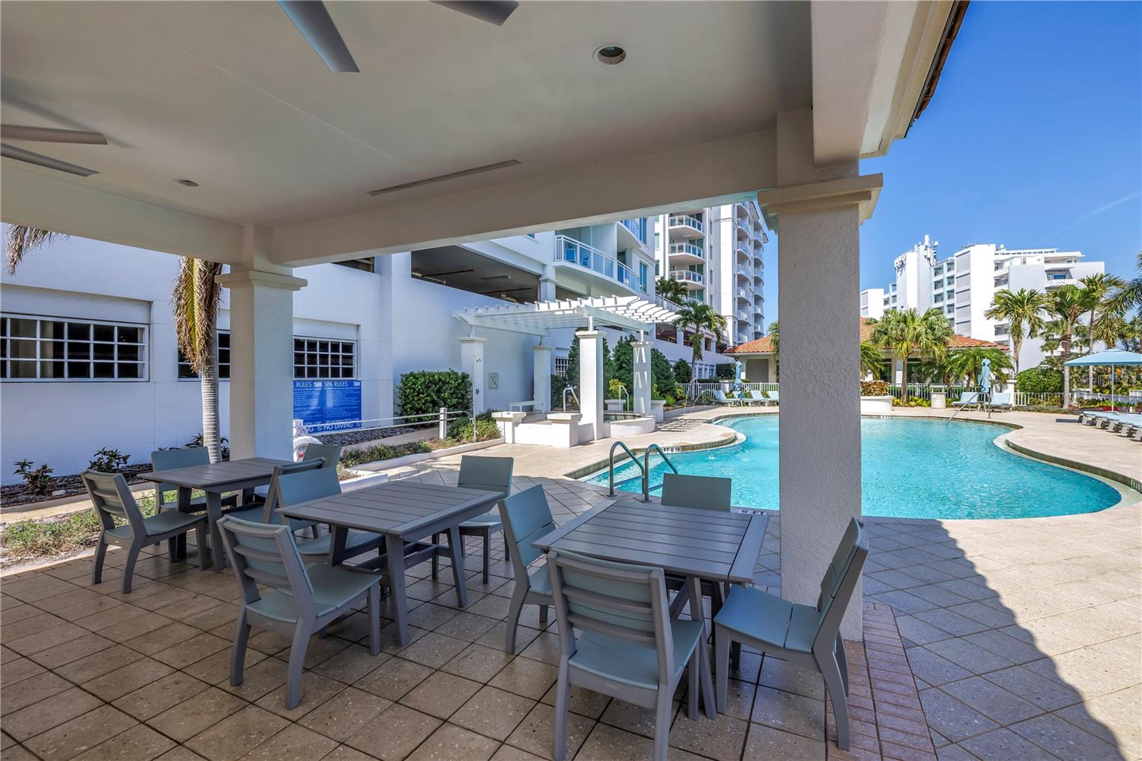 Listing photo id 38 for 1325 Snell Isle Boulevard Ne 505