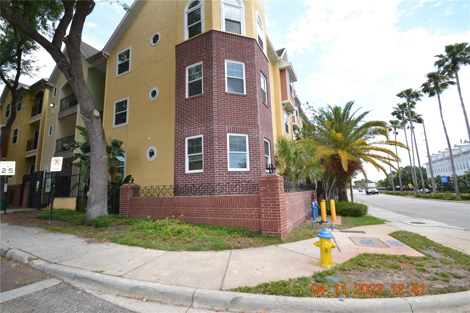 Image 36 of 43 For 1910 Palm Avenue 8302