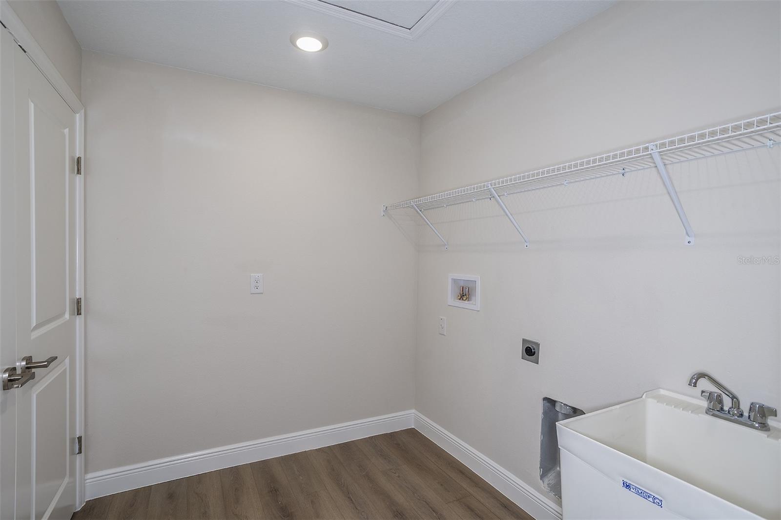 Image 17 of 20 For 9955 Surrey Rose Drive