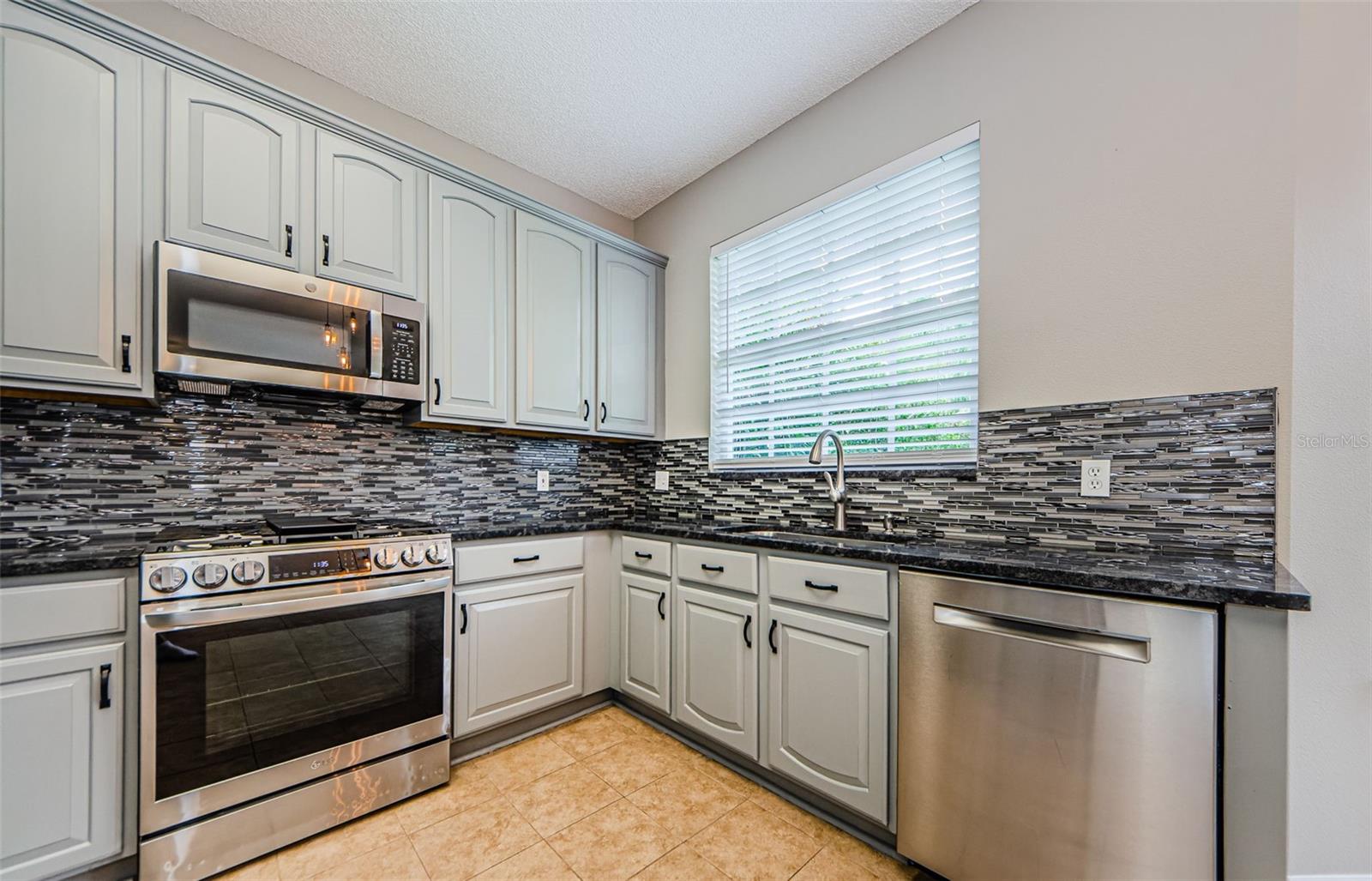 Image 14 of 64 For 1712 Crossvine Court