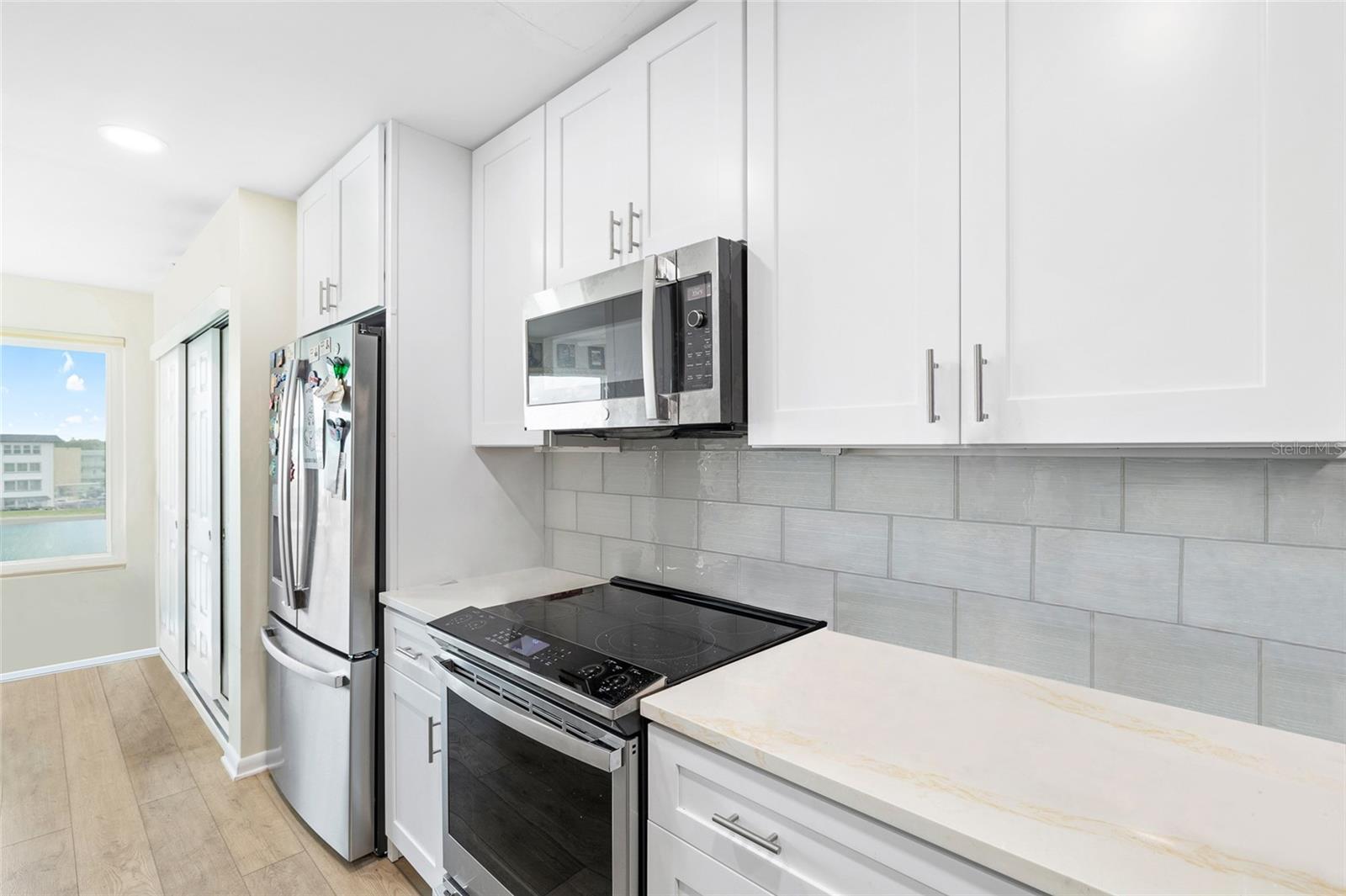 Image 13 of 28 For 6025 Shore Boulevard S 409