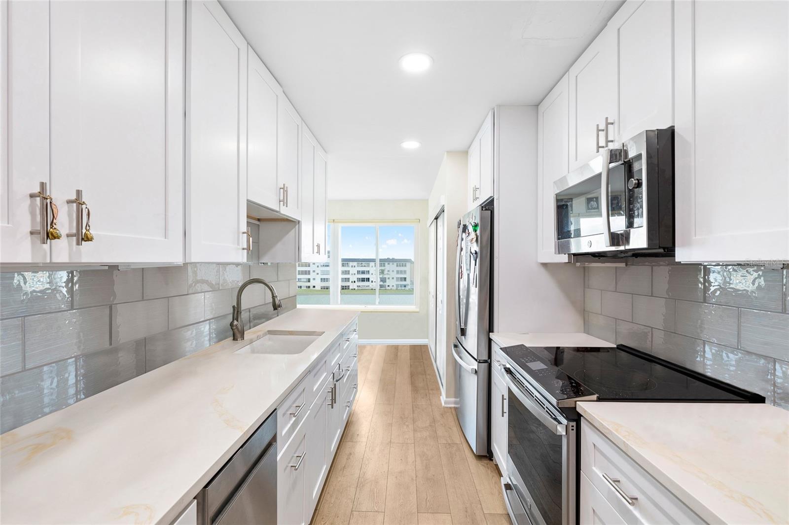 Image 14 of 28 For 6025 Shore Boulevard S 409